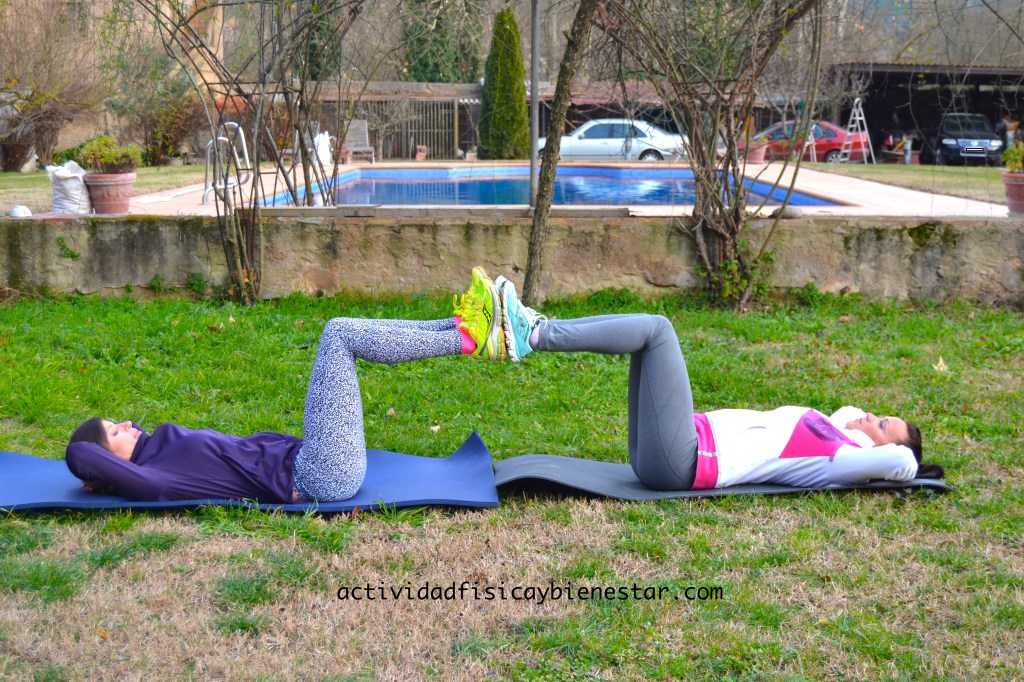 abdominales tradicionales en pareja 1