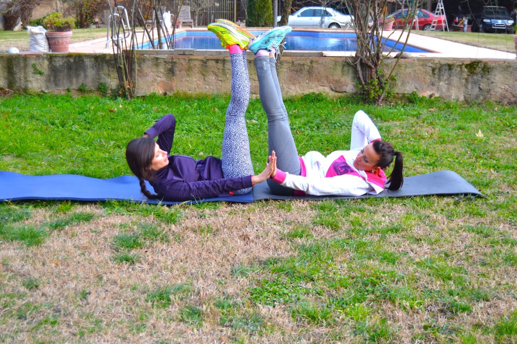 Abdominales en pareja 5