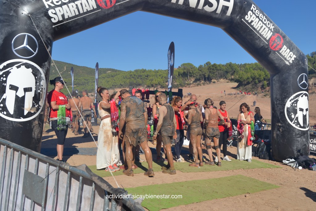 entrega-medallas-finisher-en-la-spartan-race